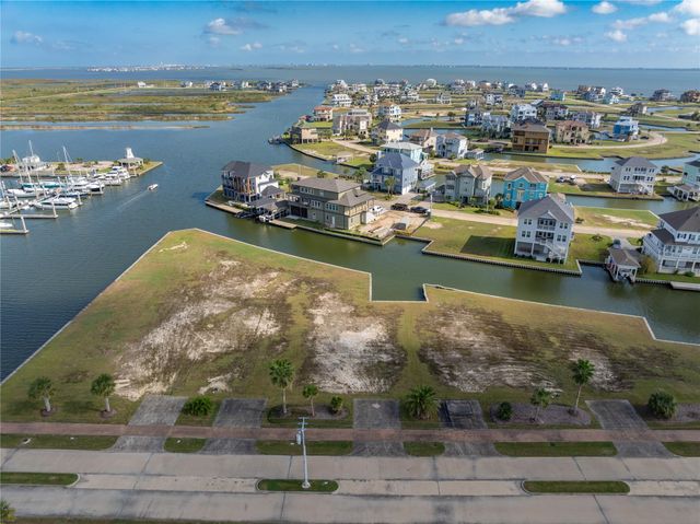 45 Shell Key, Hitchcock, TX 77563