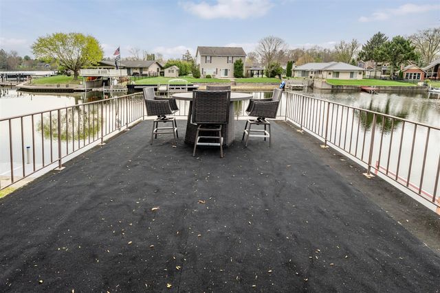 6950 Shore Drive, Coloma, MI 49038