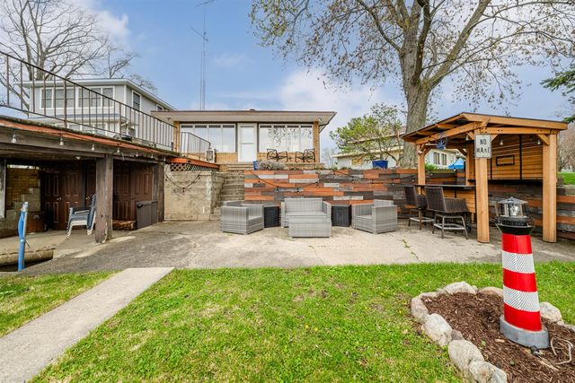 6950 Shore Drive, Coloma, MI 49038