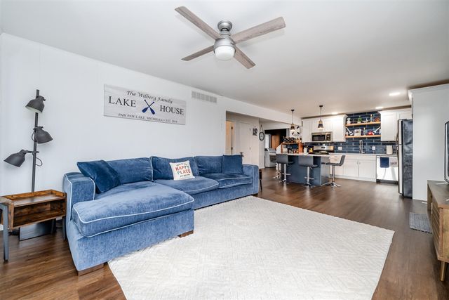 6950 Shore Drive, Coloma, MI 49038