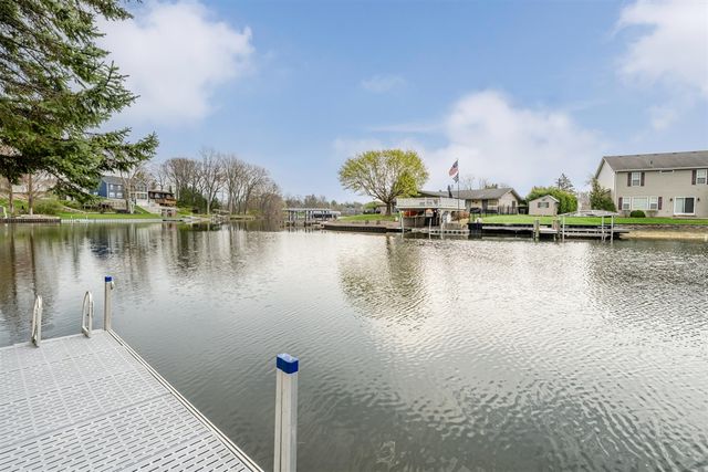 6950 Shore Drive, Coloma, MI 49038