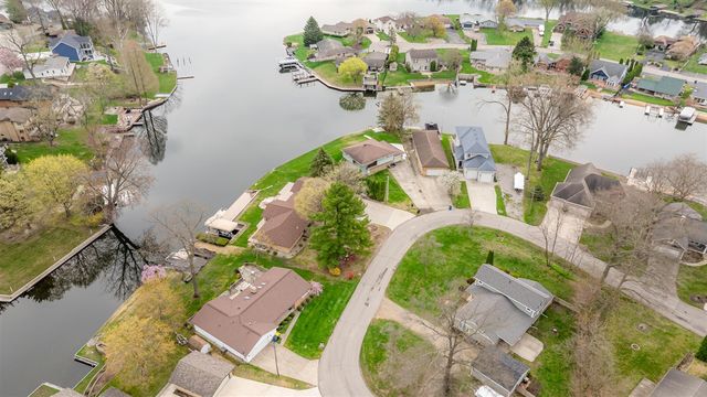 6950 Shore Drive, Coloma, MI 49038