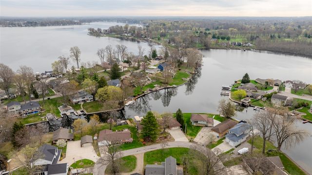 6950 Shore Drive, Coloma, MI 49038