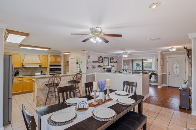 15224 PARK PLACE DR, Lytle, TX 78052