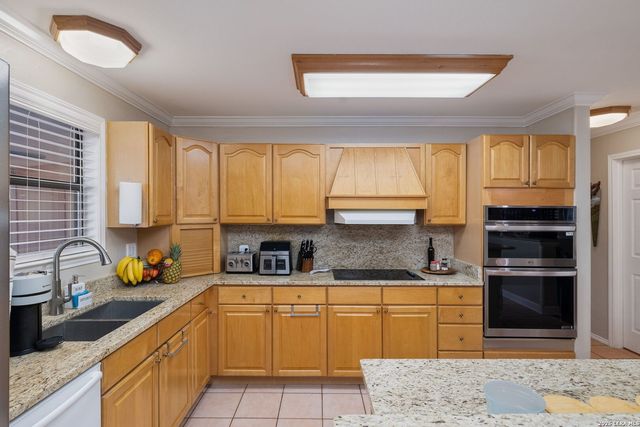 15224 PARK PLACE DR, Lytle, TX 78052
