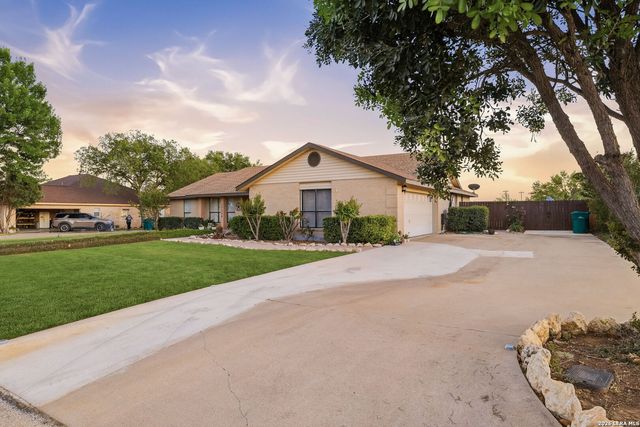 15224 PARK PLACE DR, Lytle, TX 78052