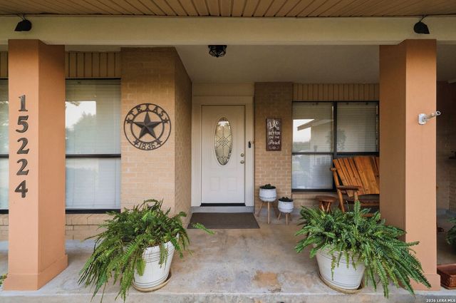 15224 PARK PLACE DR, Lytle, TX 78052