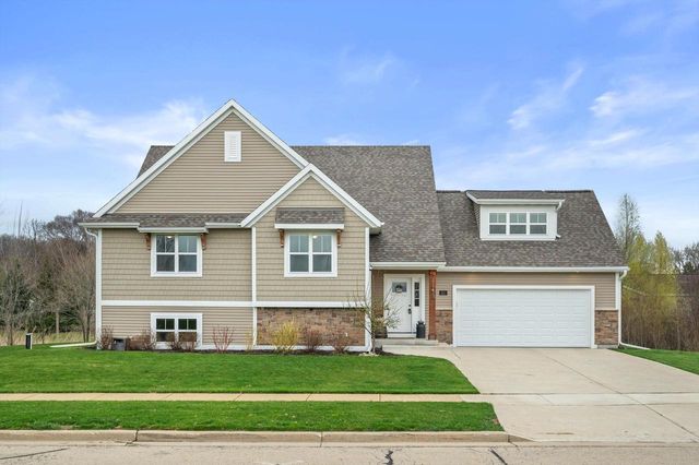 261 Cardinal DRIVE, Sullivan, WI 53178