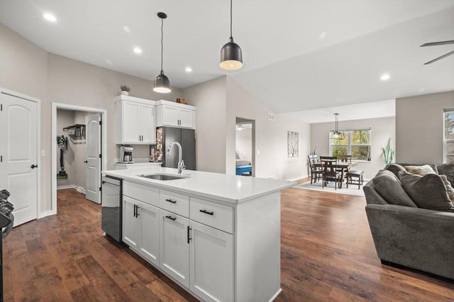 261 Cardinal DRIVE, Sullivan, WI 53178