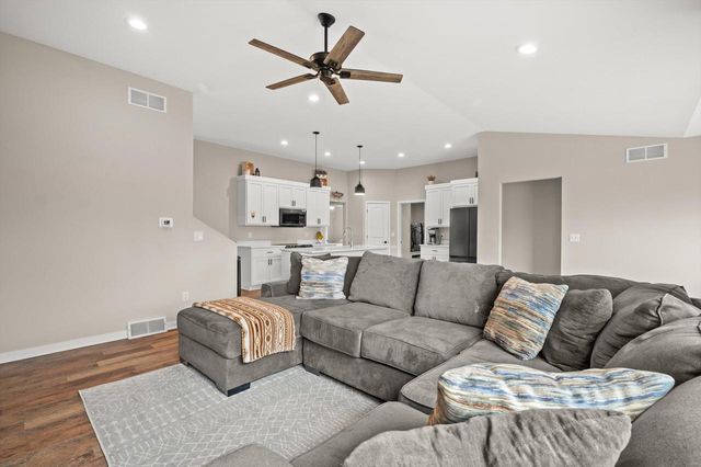 261 Cardinal DRIVE, Sullivan, WI 53178