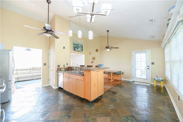 957 Heathland DR, Newport News, VA 23602