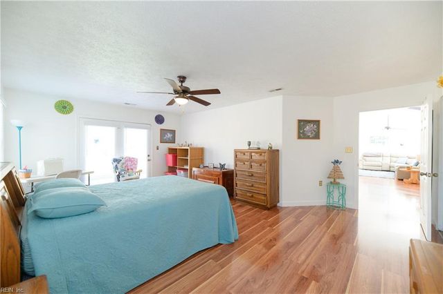 957 Heathland DR, Newport News, VA 23602