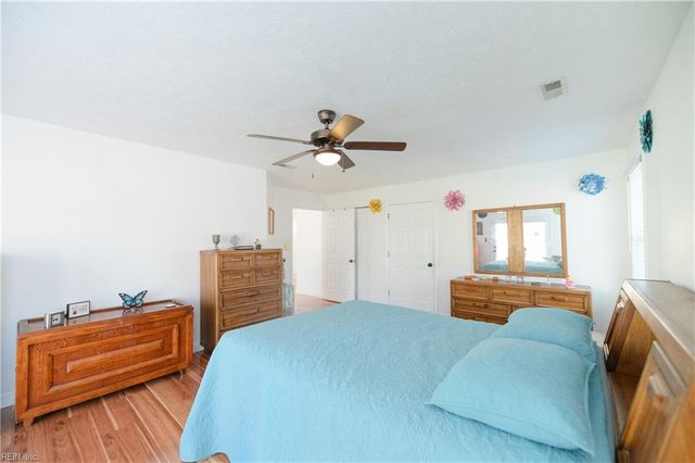 957 Heathland DR, Newport News, VA 23602