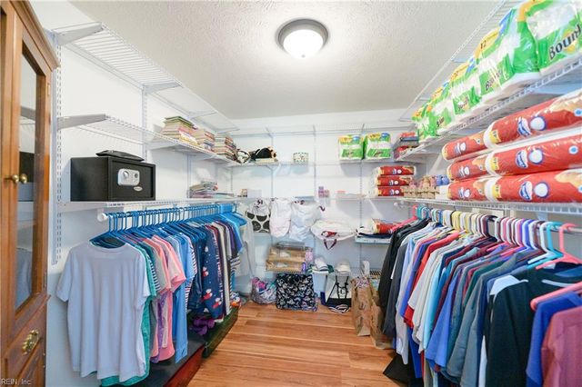 957 Heathland DR, Newport News, VA 23602