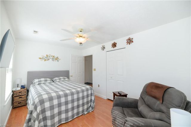 957 Heathland DR, Newport News, VA 23602