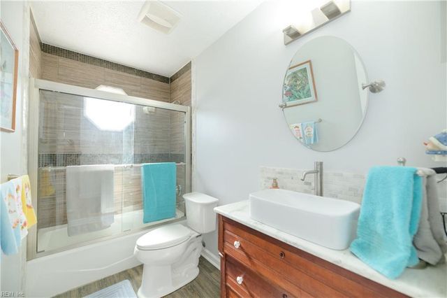 957 Heathland DR, Newport News, VA 23602