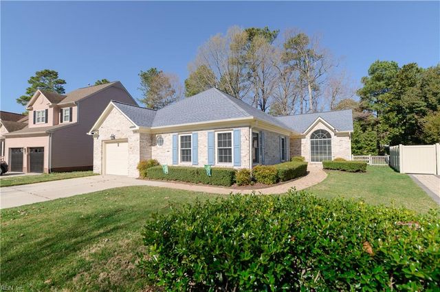 957 Heathland DR, Newport News, VA 23602