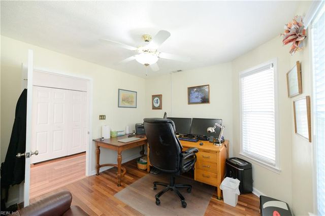 957 Heathland DR, Newport News, VA 23602