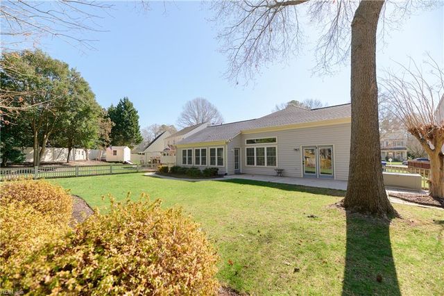 957 Heathland DR, Newport News, VA 23602