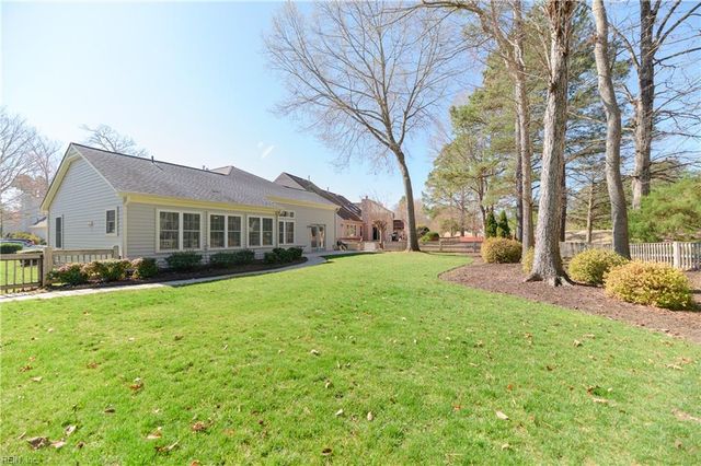 957 Heathland DR, Newport News, VA 23602