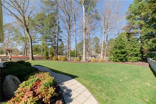 957 Heathland DR, Newport News, VA 23602