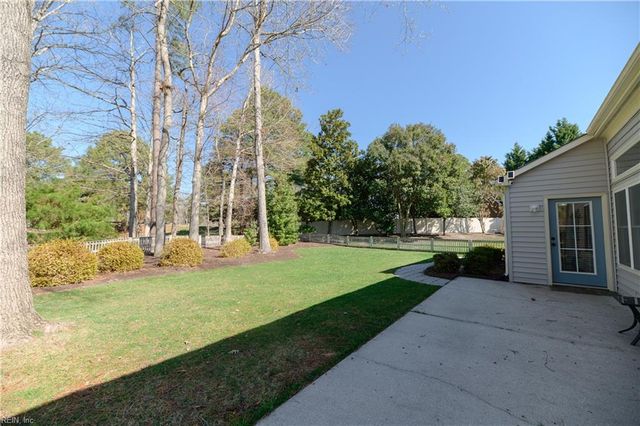 957 Heathland DR, Newport News, VA 23602