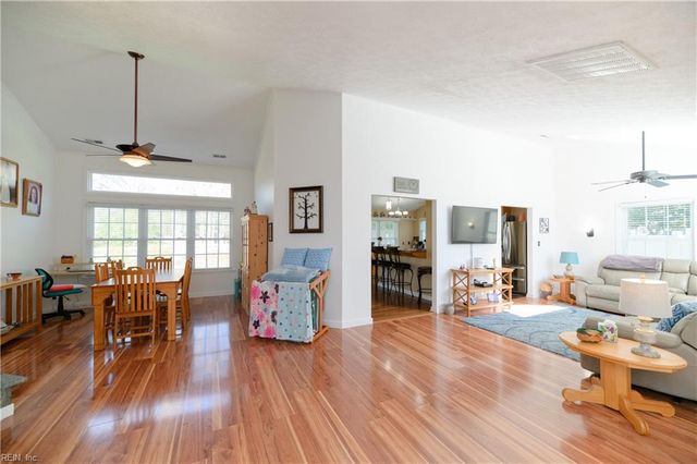 957 Heathland DR, Newport News, VA 23602