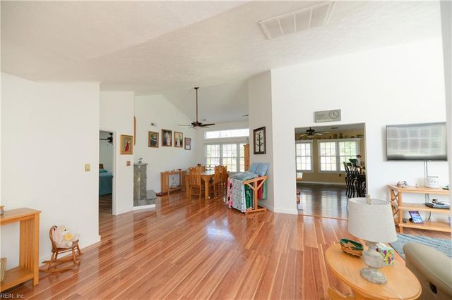 957 Heathland DR, Newport News, VA 23602