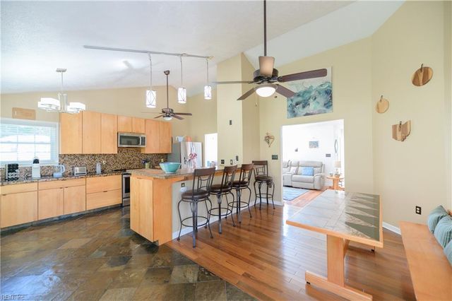 957 Heathland DR, Newport News, VA 23602