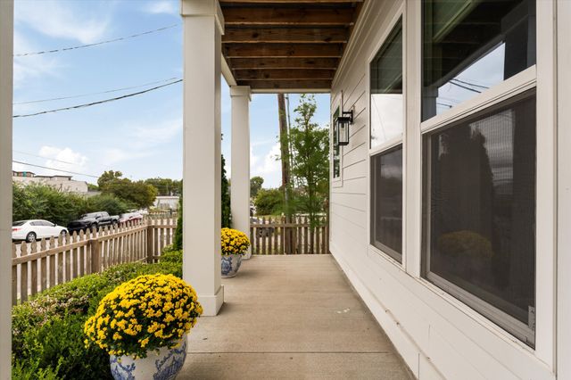 630 Croley Dr, Nashville, TN 37209