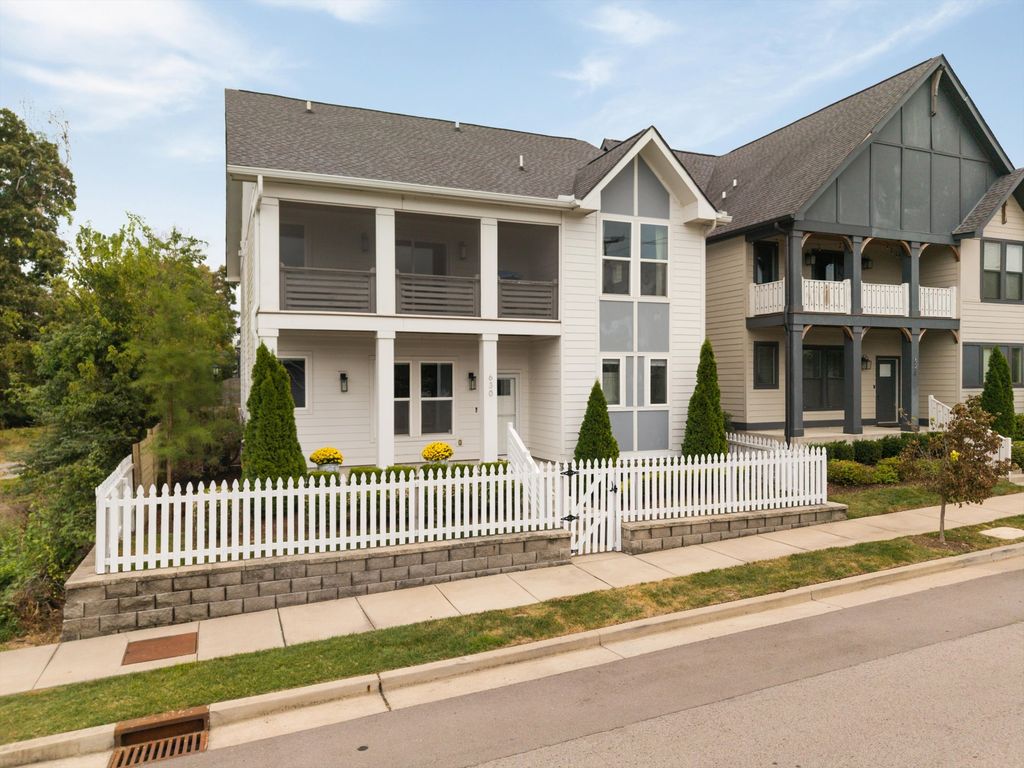 630 Croley Dr, Nashville, TN 37209