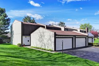 7 Nacona Lane, Indian Head Park, IL 60525