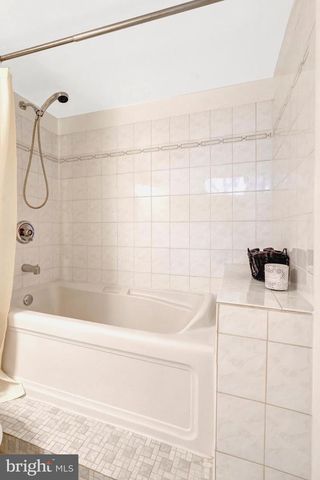 10005 PETERSON ST, Fairfax, VA 22031