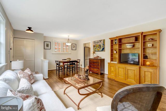 10005 PETERSON ST, Fairfax, VA 22031