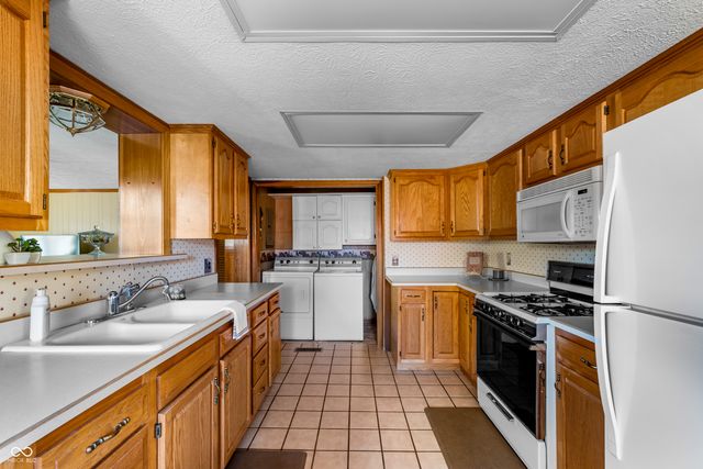 6605 W 12th Street, Indianapolis, IN 46214