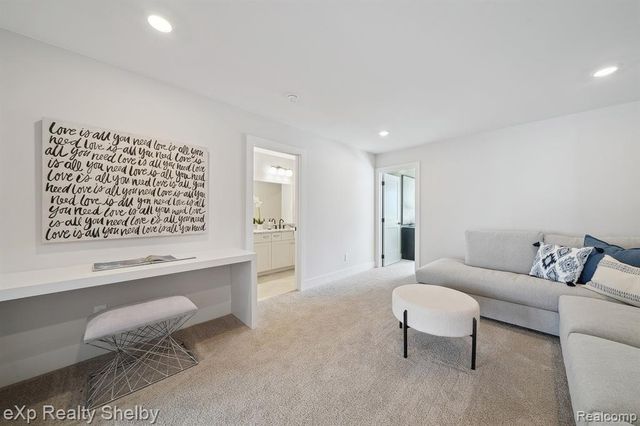 52600 Wellington Valley Drive, Macomb, MI 48042