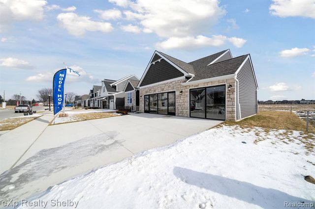 52600 Wellington Valley Drive, Macomb, MI 48042