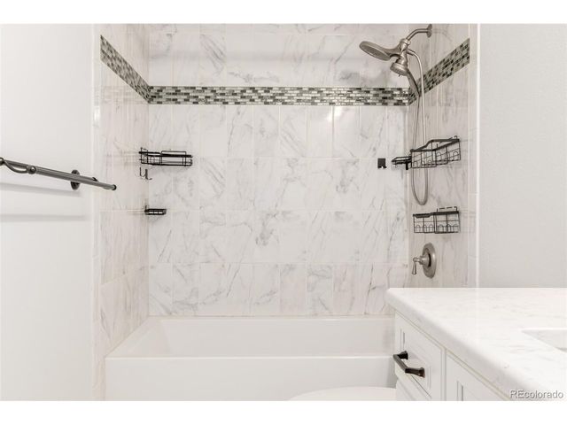 135 S Eagle Cir, Aurora, CO 80012