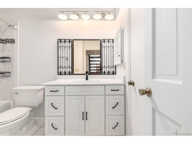 135 S Eagle Cir, Aurora, CO 80012