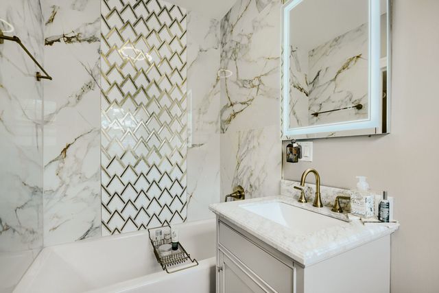9101 S Hoyne Avenue, Chicago, IL 60643