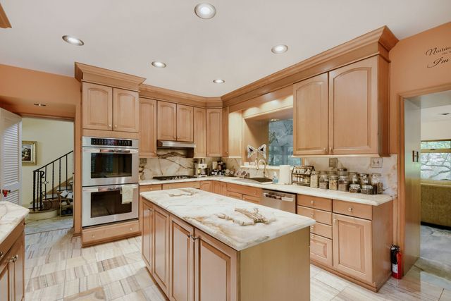 9101 S Hoyne Avenue, Chicago, IL 60643