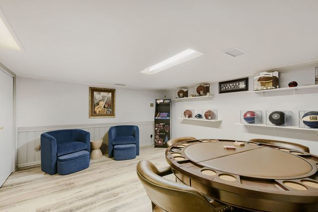 9101 S Hoyne Avenue, Chicago, IL 60643