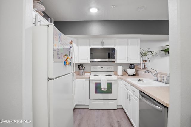 118 E Maryanna Ln, Hayden, ID 83835