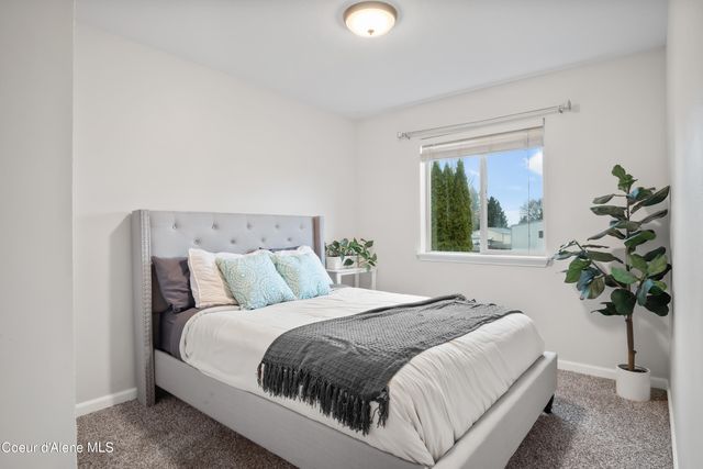 118 E Maryanna Ln, Hayden, ID 83835