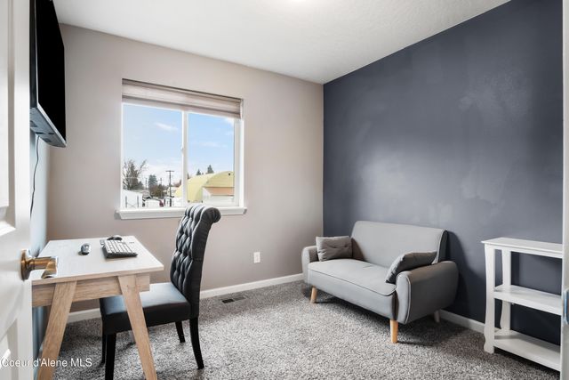 118 E Maryanna Ln, Hayden, ID 83835