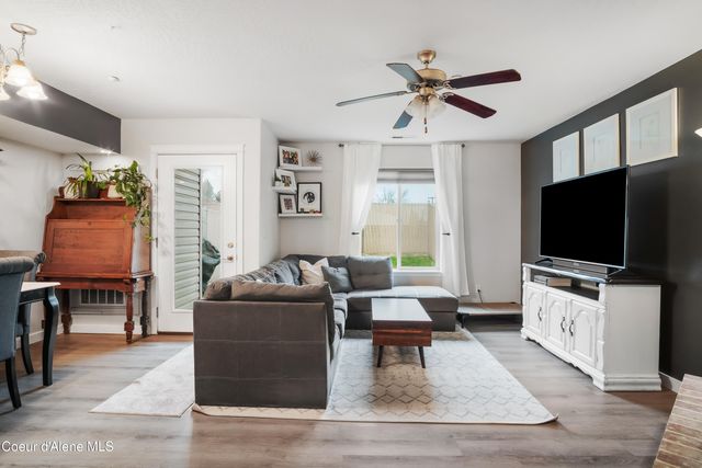 118 E Maryanna Ln, Hayden, ID 83835