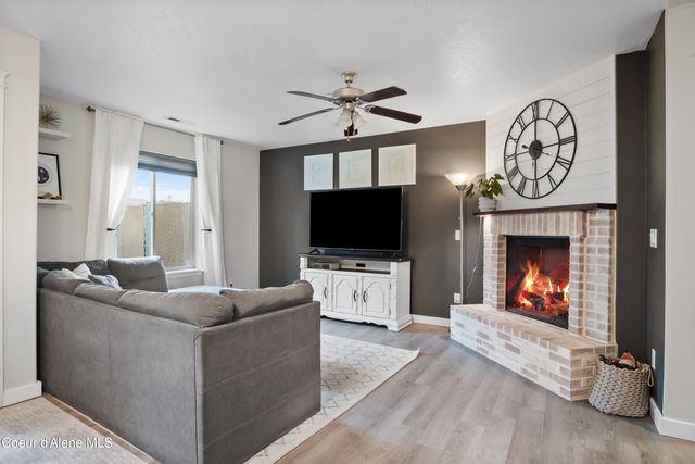 118 E Maryanna Ln, Hayden, ID 83835