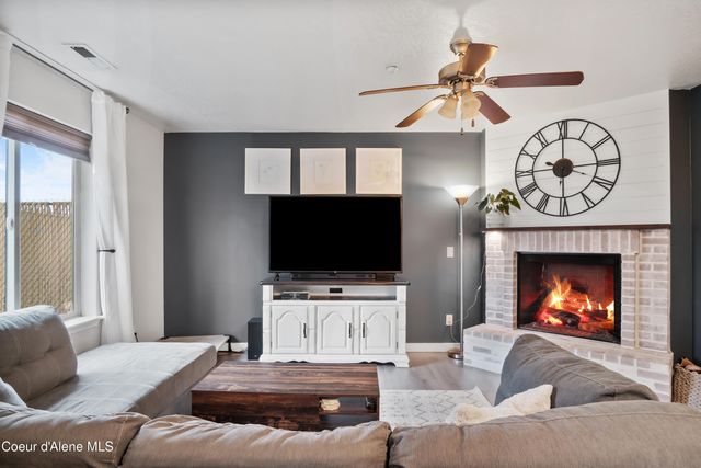 118 E Maryanna Ln, Hayden, ID 83835