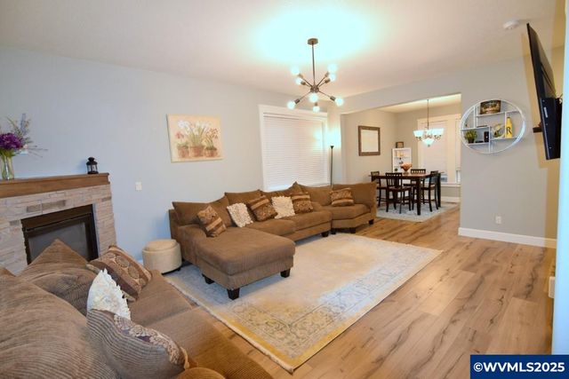 2335 Maplewood Dr Dr S, Salem, OR 97306