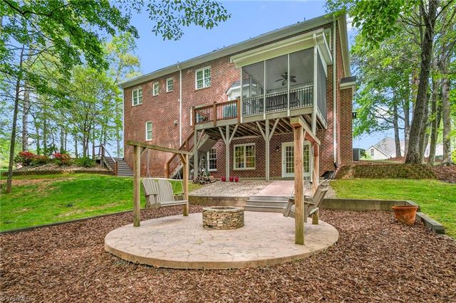 8505 Case Ridge Drive, Oak Ridge, NC 27310